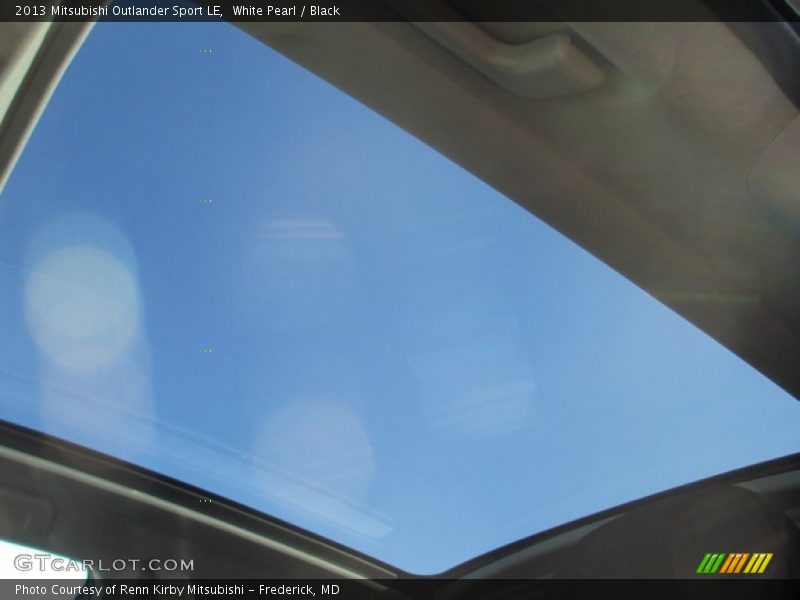 White Pearl / Black 2013 Mitsubishi Outlander Sport LE