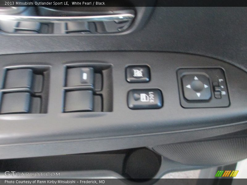 White Pearl / Black 2013 Mitsubishi Outlander Sport LE