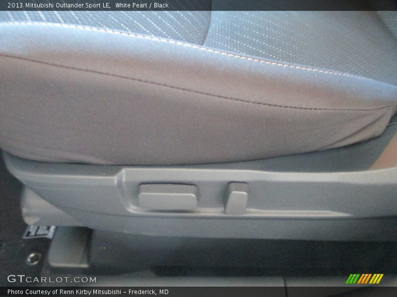 White Pearl / Black 2013 Mitsubishi Outlander Sport LE
