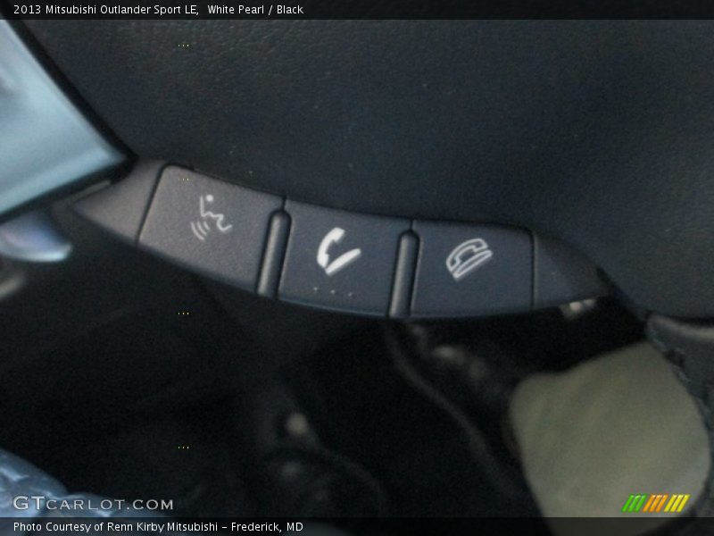 White Pearl / Black 2013 Mitsubishi Outlander Sport LE