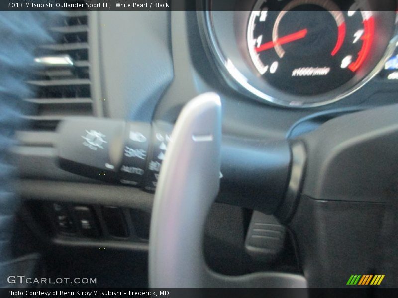 White Pearl / Black 2013 Mitsubishi Outlander Sport LE