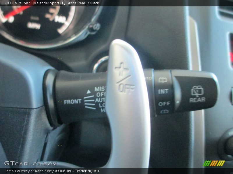 White Pearl / Black 2013 Mitsubishi Outlander Sport LE