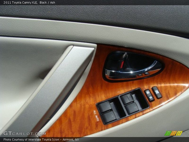 Black / Ash 2011 Toyota Camry XLE