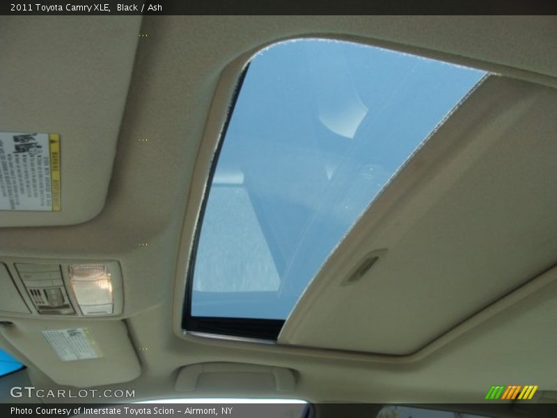 Black / Ash 2011 Toyota Camry XLE