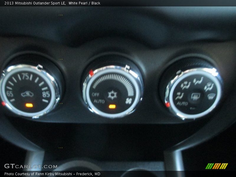 White Pearl / Black 2013 Mitsubishi Outlander Sport LE