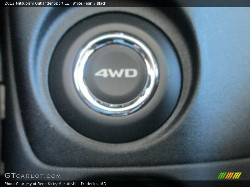 White Pearl / Black 2013 Mitsubishi Outlander Sport LE