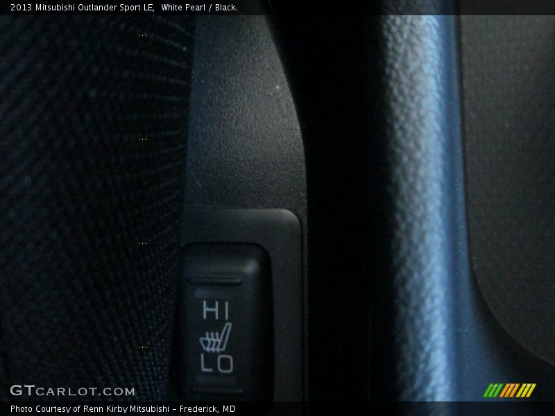 White Pearl / Black 2013 Mitsubishi Outlander Sport LE
