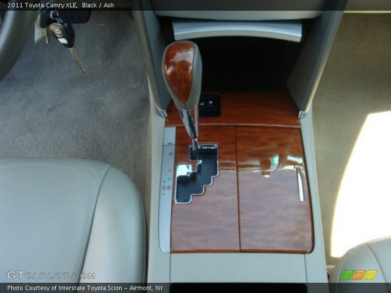 Black / Ash 2011 Toyota Camry XLE