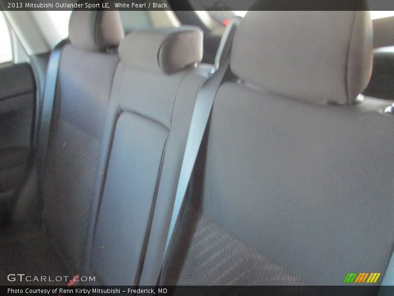 White Pearl / Black 2013 Mitsubishi Outlander Sport LE