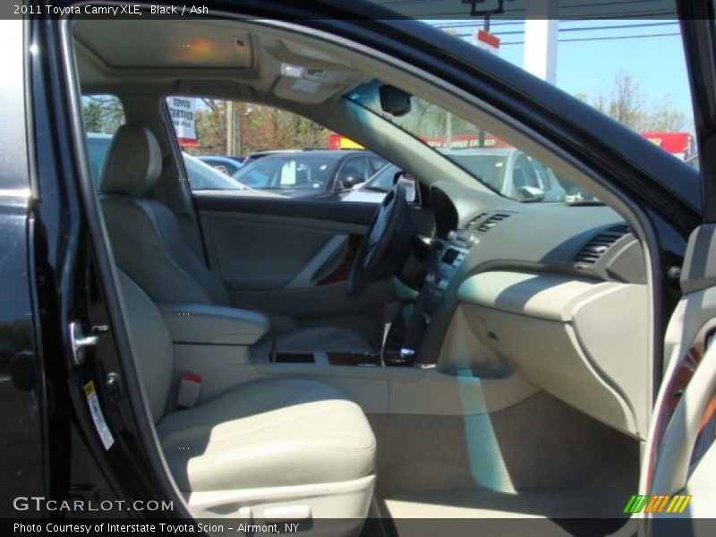 Black / Ash 2011 Toyota Camry XLE