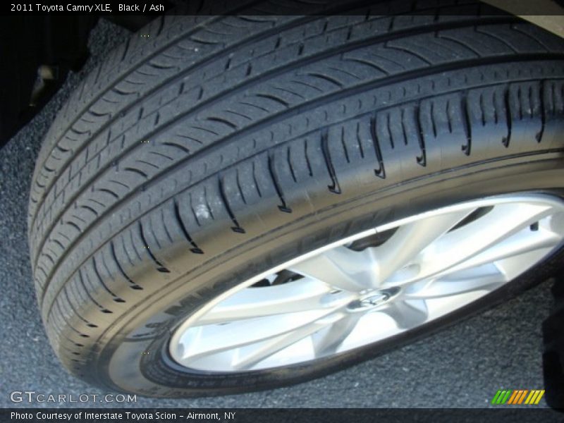 Black / Ash 2011 Toyota Camry XLE