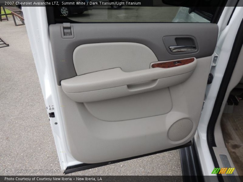 Summit White / Dark Titanium/Light Titanium 2007 Chevrolet Avalanche LTZ