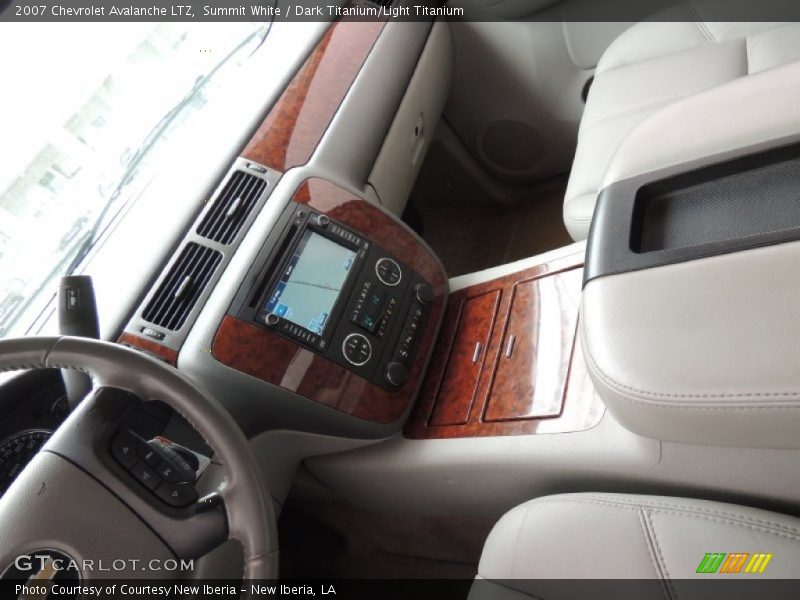 Summit White / Dark Titanium/Light Titanium 2007 Chevrolet Avalanche LTZ