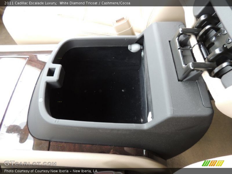 White Diamond Tricoat / Cashmere/Cocoa 2011 Cadillac Escalade Luxury