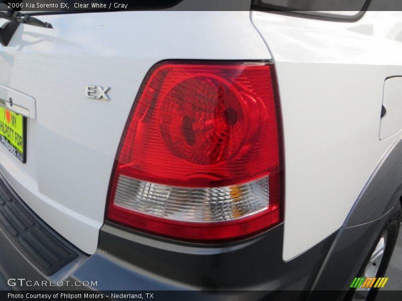 Clear White / Gray 2006 Kia Sorento EX