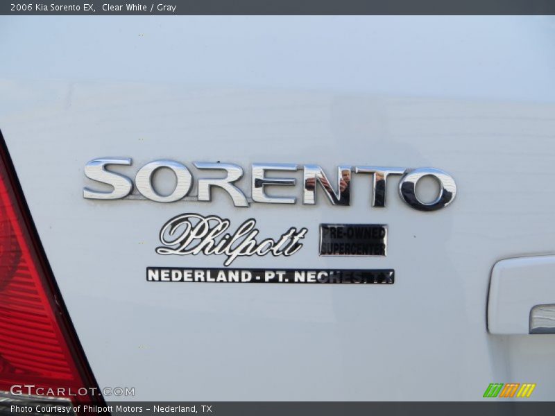 Clear White / Gray 2006 Kia Sorento EX