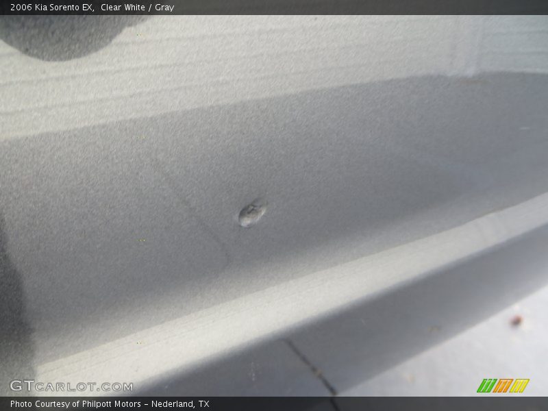 Clear White / Gray 2006 Kia Sorento EX