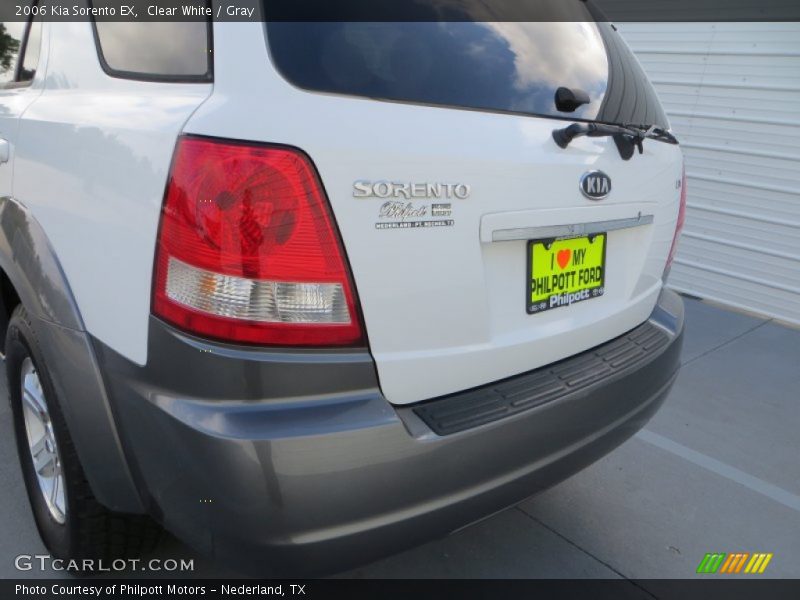 Clear White / Gray 2006 Kia Sorento EX