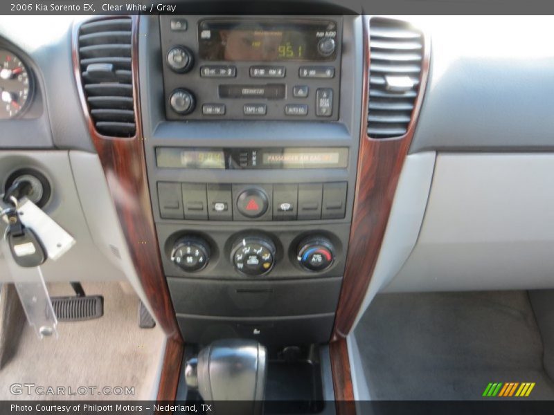 Clear White / Gray 2006 Kia Sorento EX