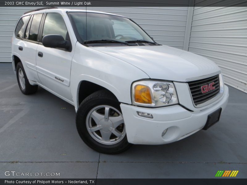Front 3/4 View of 2003 Envoy SLE
