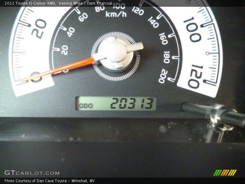 Iceberg White / Dark Charcoal 2011 Toyota FJ Cruiser 4WD