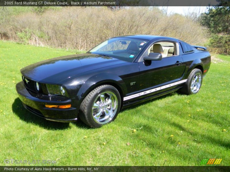 Front 3/4 View of 2005 Mustang GT Deluxe Coupe