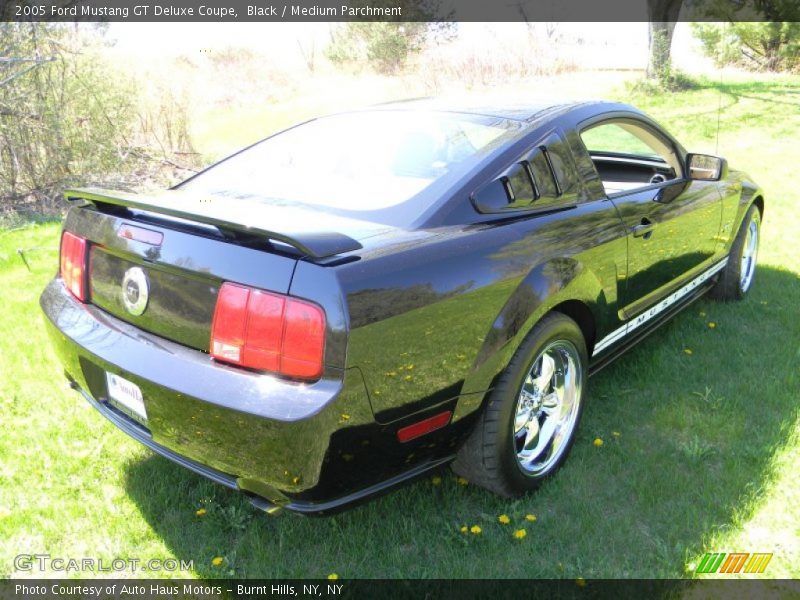 Black / Medium Parchment 2005 Ford Mustang GT Deluxe Coupe