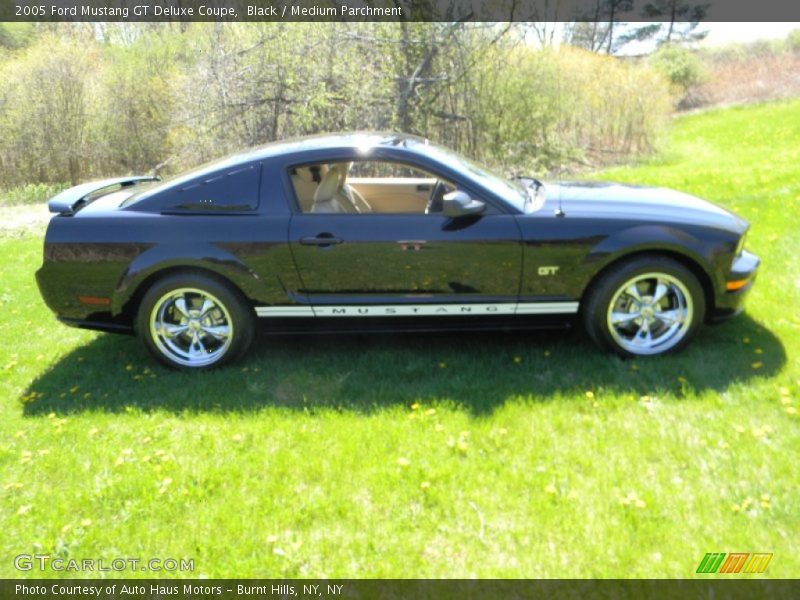 Black / Medium Parchment 2005 Ford Mustang GT Deluxe Coupe