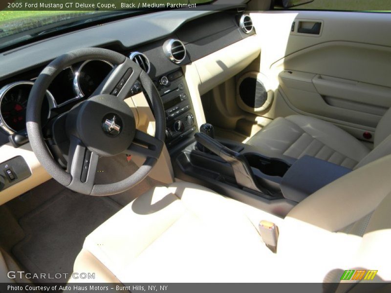 Black / Medium Parchment 2005 Ford Mustang GT Deluxe Coupe