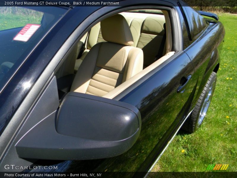 Black / Medium Parchment 2005 Ford Mustang GT Deluxe Coupe