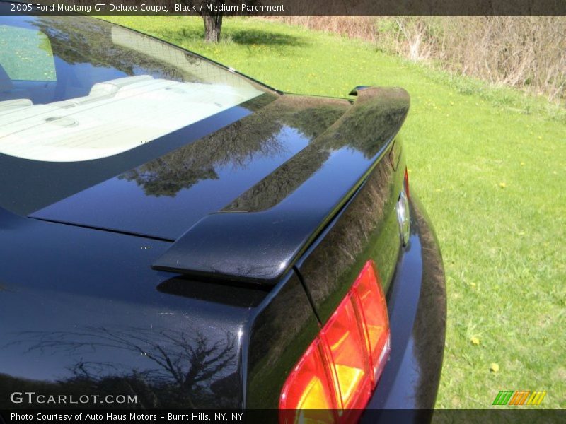 Black / Medium Parchment 2005 Ford Mustang GT Deluxe Coupe