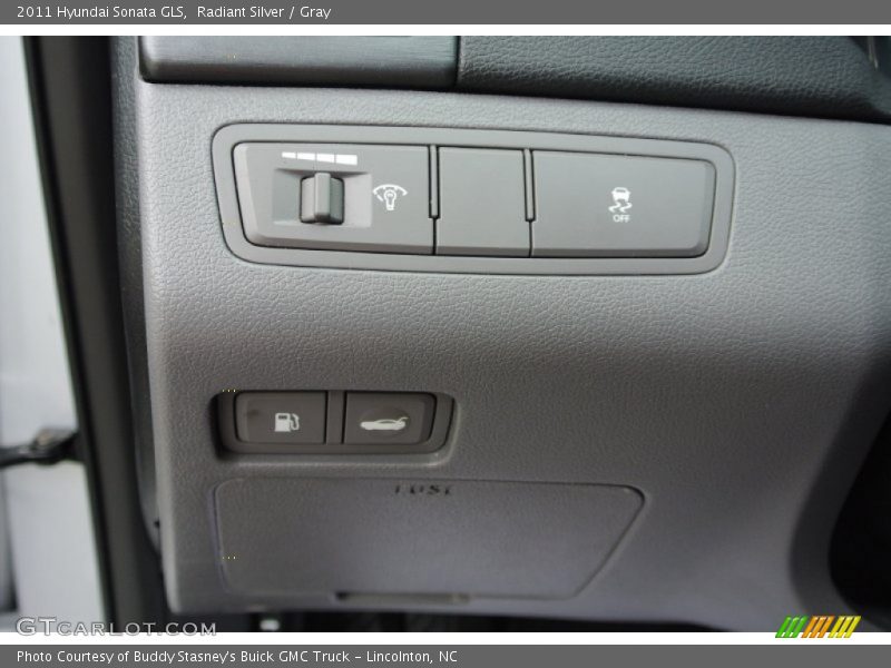Radiant Silver / Gray 2011 Hyundai Sonata GLS