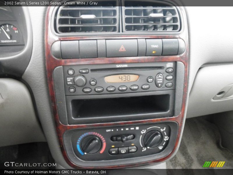 Cream White / Gray 2002 Saturn L Series L200 Sedan