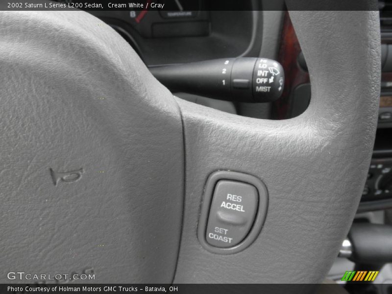 Cream White / Gray 2002 Saturn L Series L200 Sedan