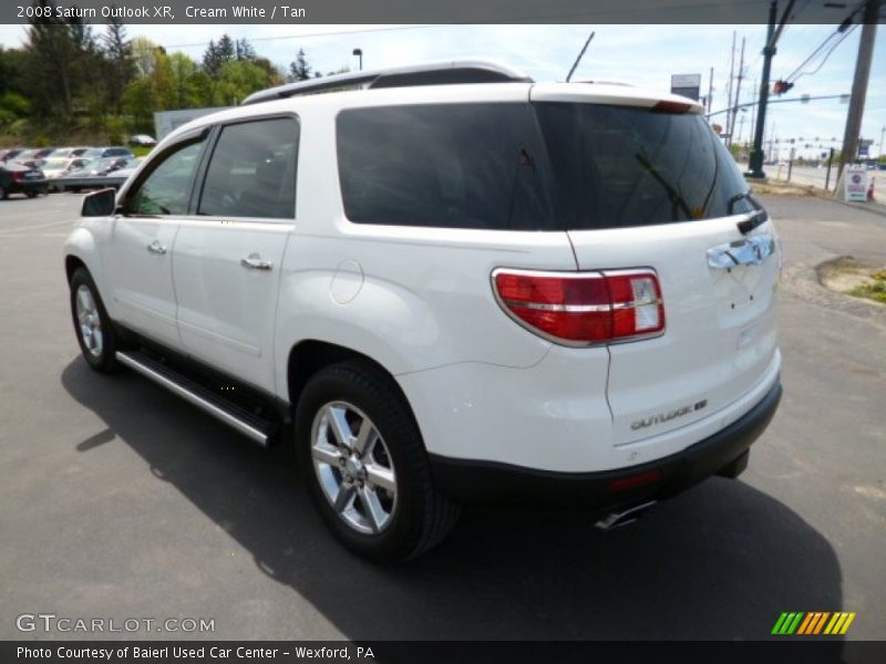 Cream White / Tan 2008 Saturn Outlook XR