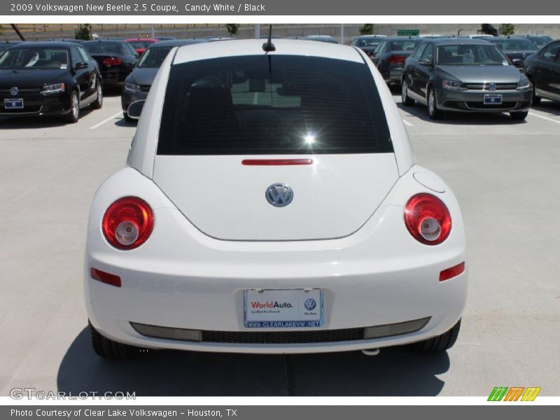 Candy White / Black 2009 Volkswagen New Beetle 2.5 Coupe
