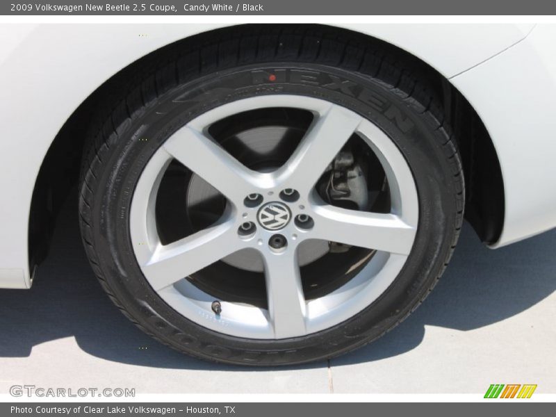 Candy White / Black 2009 Volkswagen New Beetle 2.5 Coupe