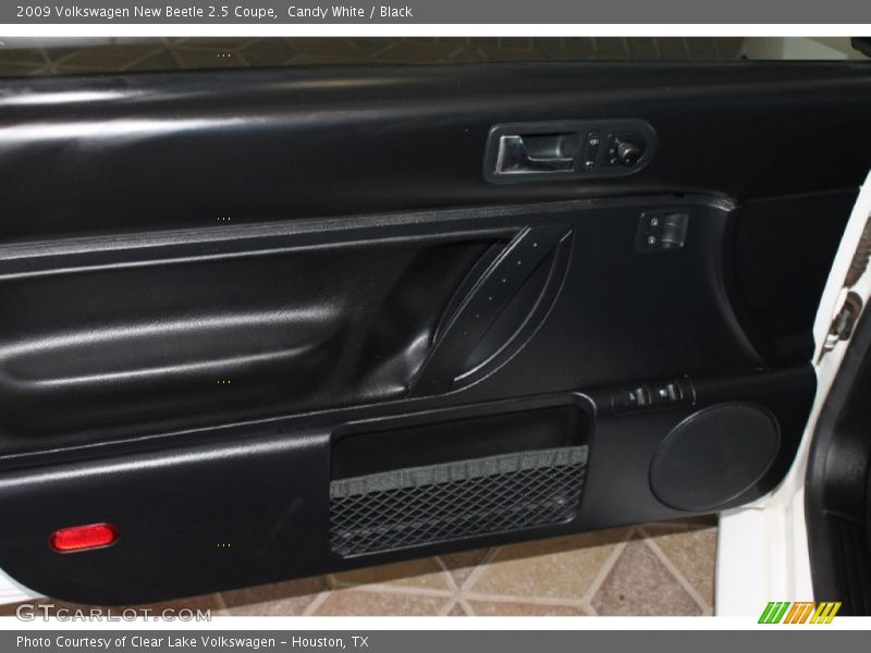 Candy White / Black 2009 Volkswagen New Beetle 2.5 Coupe