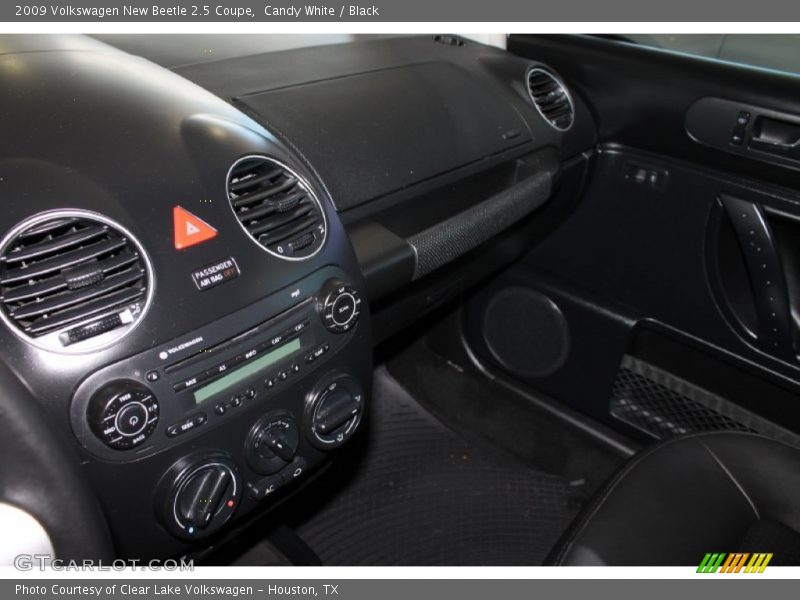 Candy White / Black 2009 Volkswagen New Beetle 2.5 Coupe
