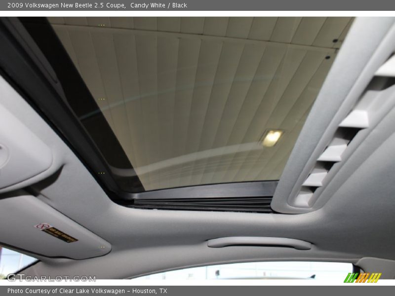 Candy White / Black 2009 Volkswagen New Beetle 2.5 Coupe