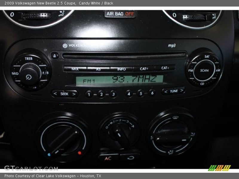 Candy White / Black 2009 Volkswagen New Beetle 2.5 Coupe
