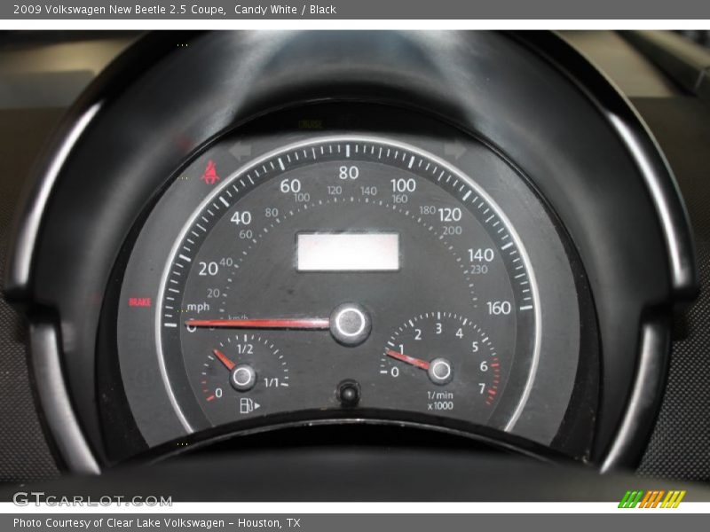 Candy White / Black 2009 Volkswagen New Beetle 2.5 Coupe