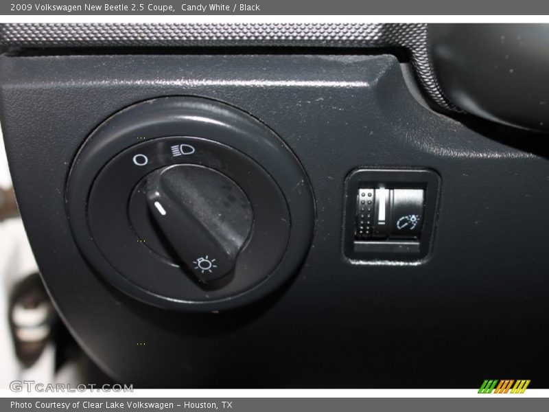 Candy White / Black 2009 Volkswagen New Beetle 2.5 Coupe