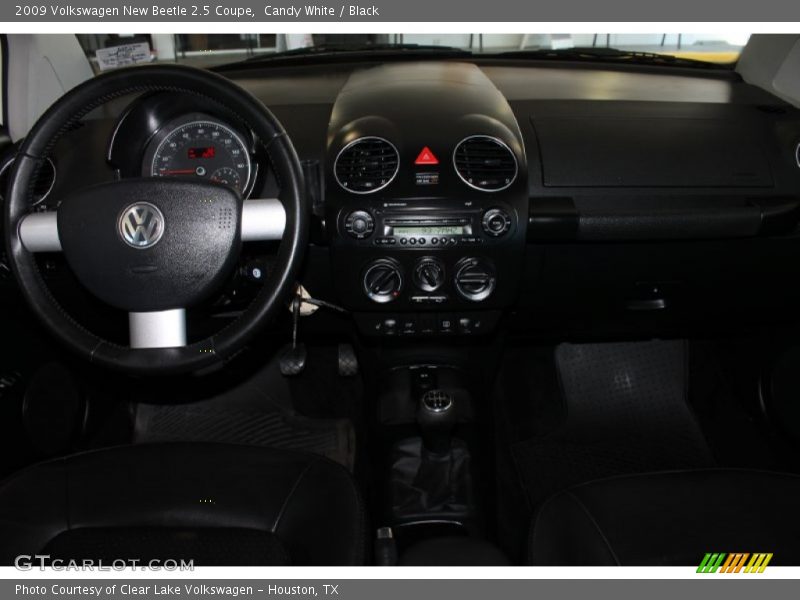 Candy White / Black 2009 Volkswagen New Beetle 2.5 Coupe