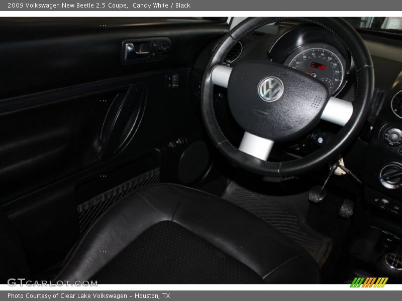 Candy White / Black 2009 Volkswagen New Beetle 2.5 Coupe