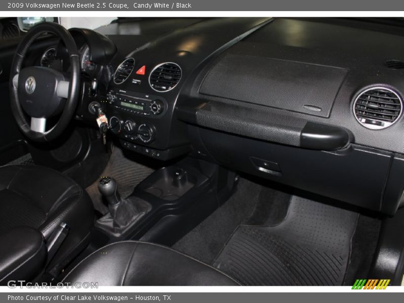 Candy White / Black 2009 Volkswagen New Beetle 2.5 Coupe