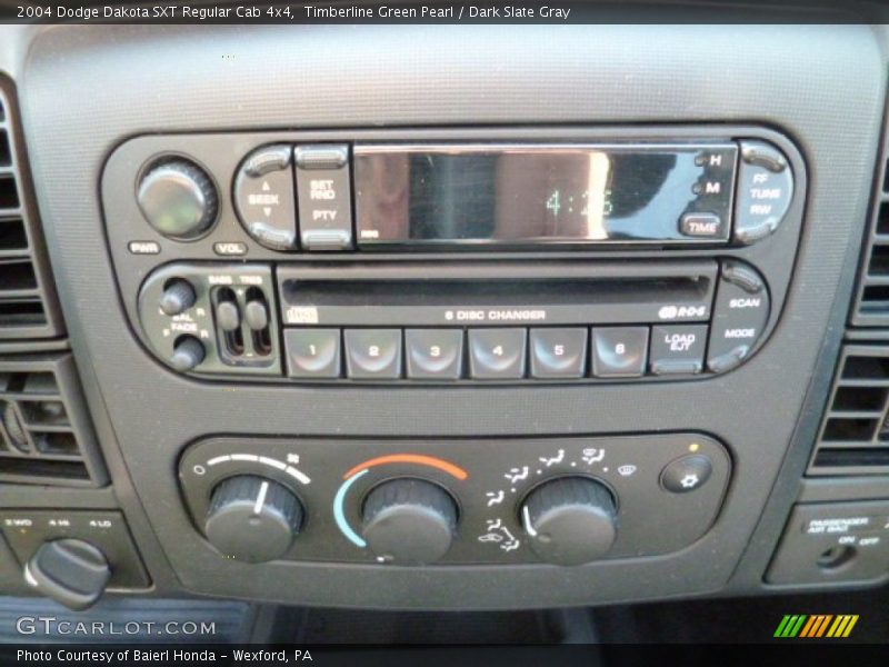 Timberline Green Pearl / Dark Slate Gray 2004 Dodge Dakota SXT Regular Cab 4x4
