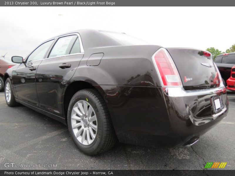 Luxury Brown Pearl / Black/Light Frost Beige 2013 Chrysler 300