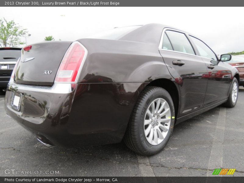 Luxury Brown Pearl / Black/Light Frost Beige 2013 Chrysler 300
