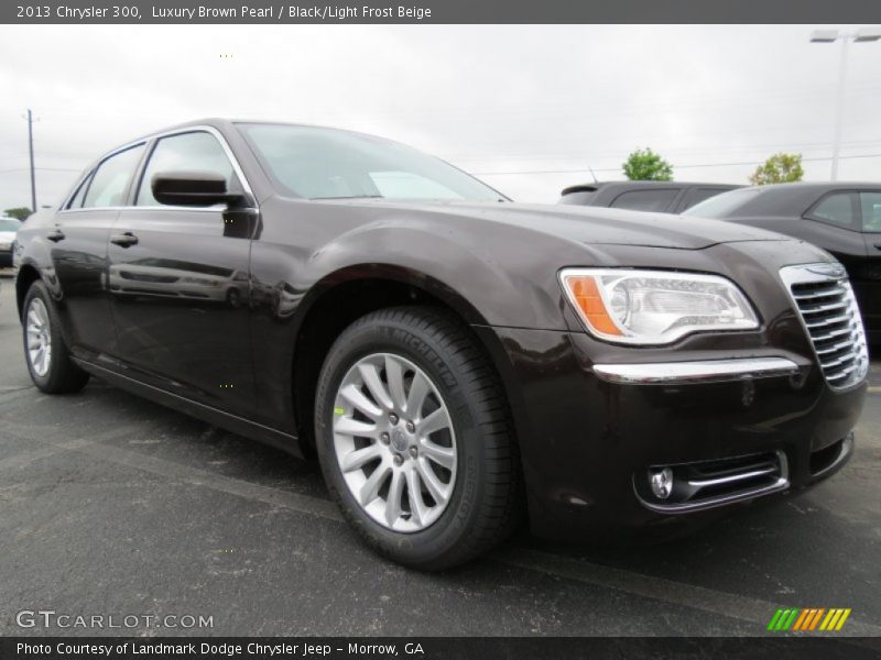 Luxury Brown Pearl / Black/Light Frost Beige 2013 Chrysler 300